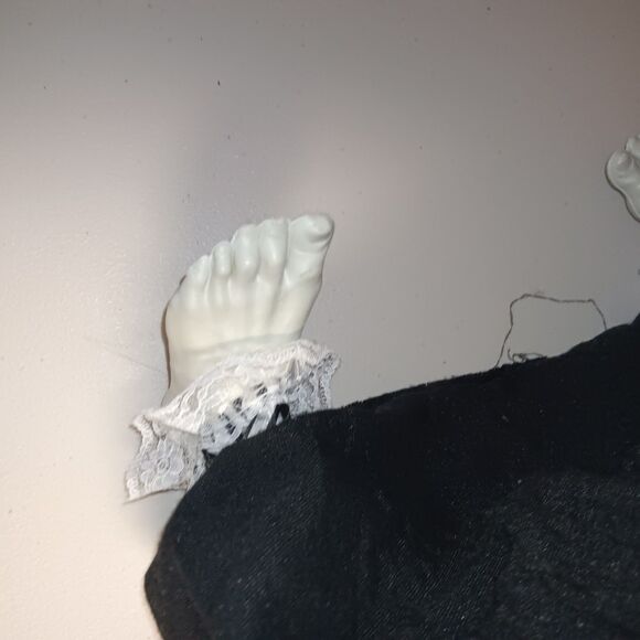 Creepy Dawn the Animated Crawling Zombie Girl Indoor or Covered Outdoor Appx 26" - Picture 5 of 13